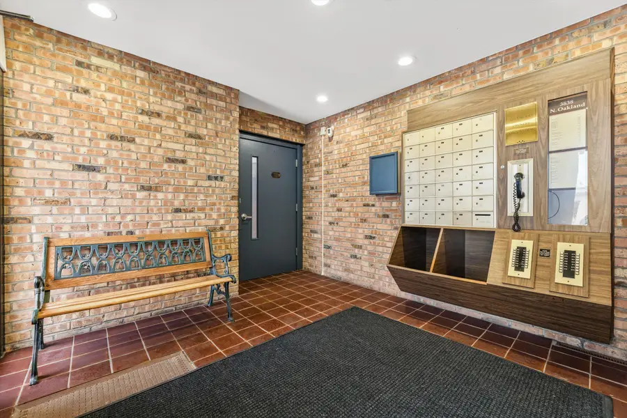 3838 N Oakland Ave, Shorewood, WI 53211 - #2