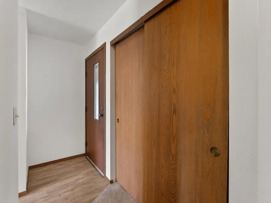 910 E Cedar Ave, Manitowoc, WI 54220 - #2