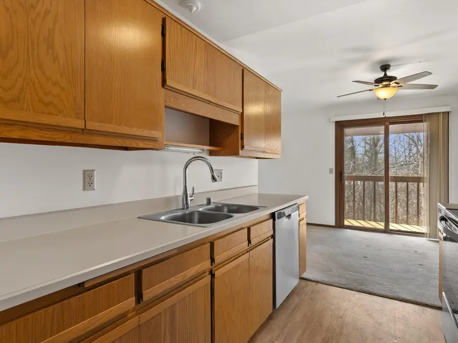 910 E Cedar Ave, Manitowoc, WI 54220 - #3