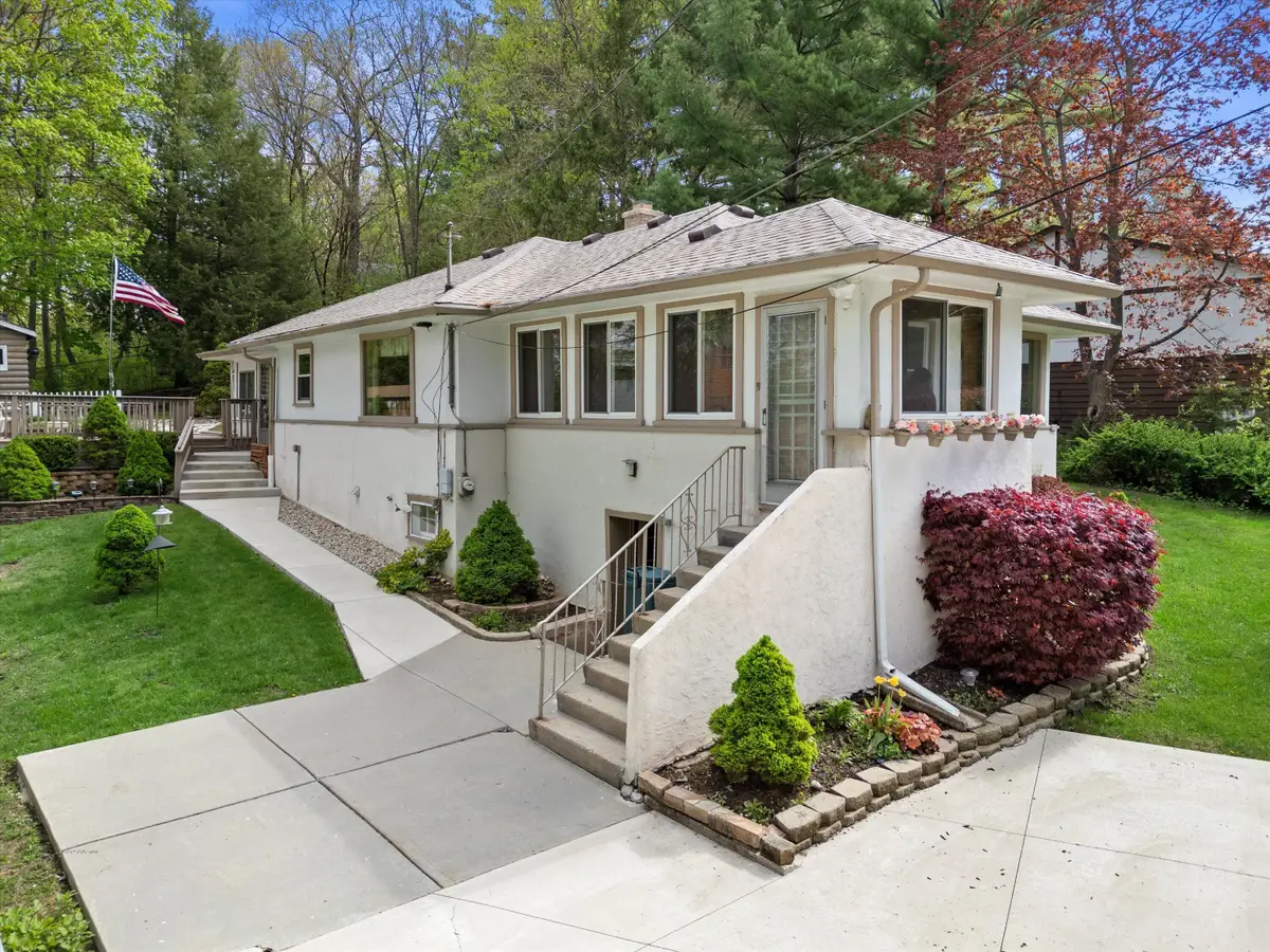 408 Valley Rd, Twin Lakes, WI 53181 - #1