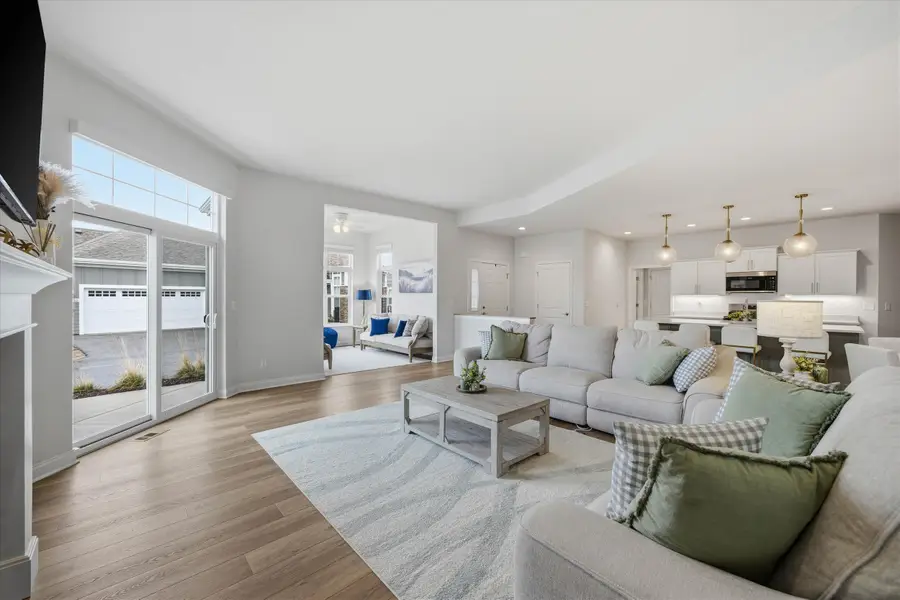 832 N Verona Cir, Grafton, WI 53024 - #2