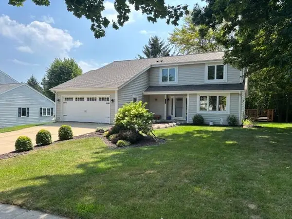 625 Morningside Ct, Saukville, WI 53080