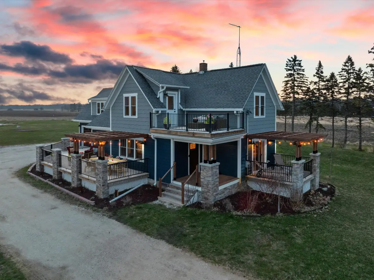 3202 Mirro Dr, Manitowoc, WI 54220 - #1