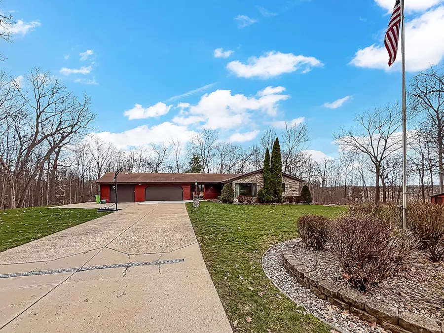 28808 Grove Ln, Waterford, WI 53185 - #2