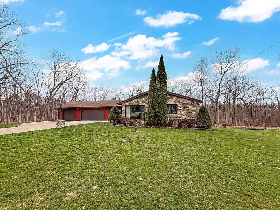 28808 Grove Ln, Waterford, WI 53185 - #3