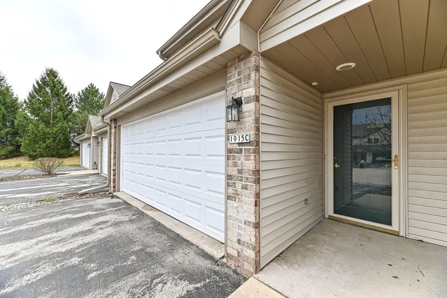 1915 Mallard Pointe Cir, Waukesha, WI 53189 - #2