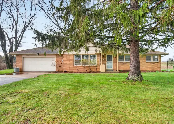 8705 W Donges Bay Rd, Mequon, WI 53097