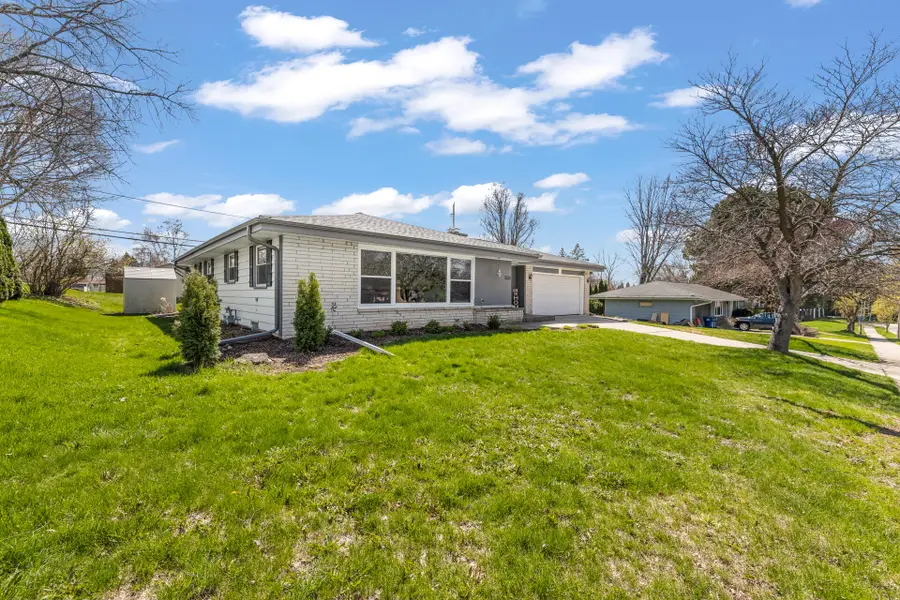 1621 S Pine St, Grafton, WI 53024 - #2