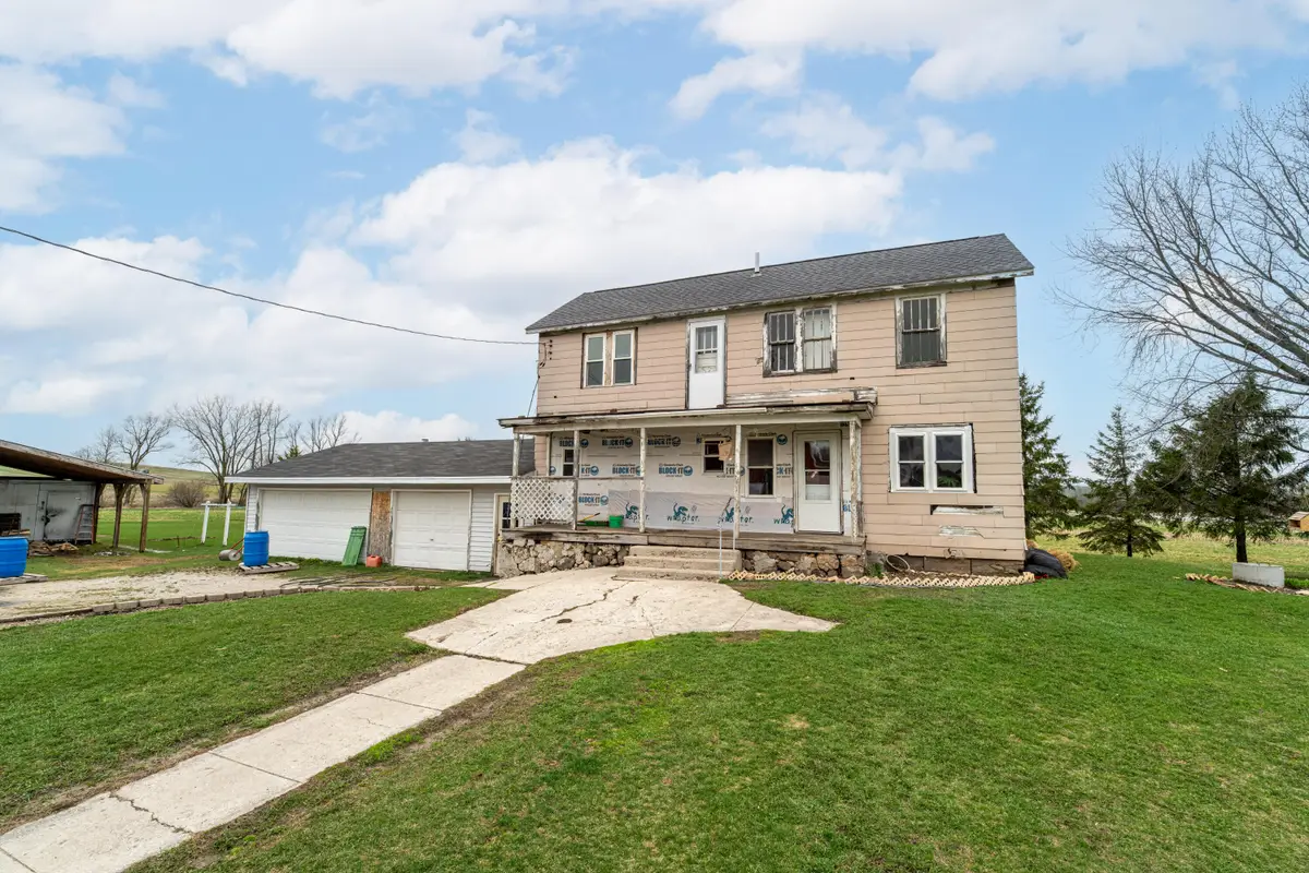 201 N Irish Rd, New Holstein, WI 53020 - #1