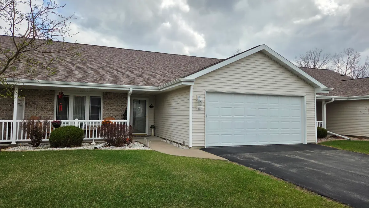 104 Queens Way, Fond Du Lac, WI 54935 - #1