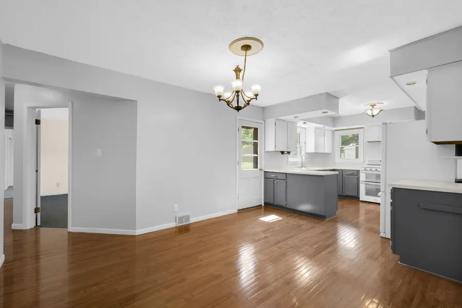 N69W21023 Pleasant St, Menomonee Falls, WI 53051 - #2