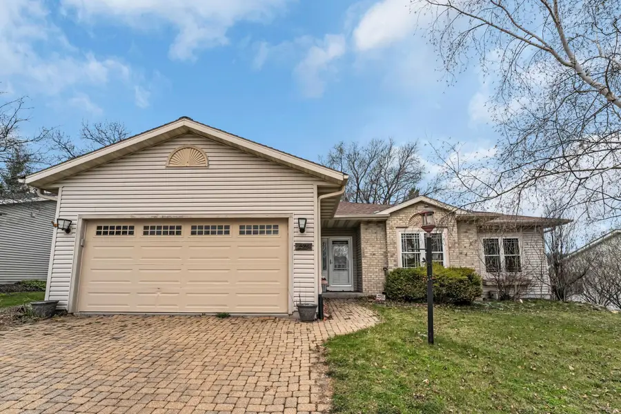 2328 Brookstone Ln, Waukesha, WI 53188 - #2