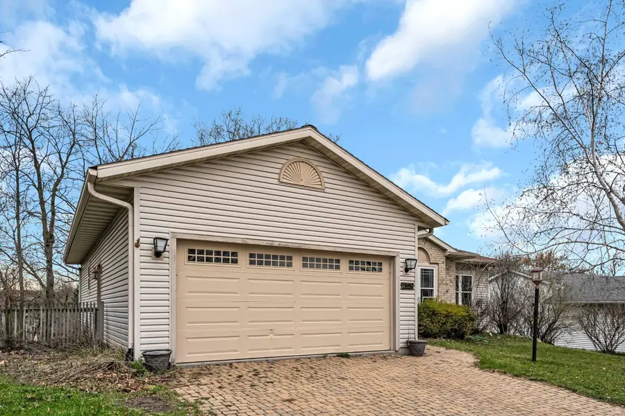 2328 Brookstone Ln, Waukesha, WI 53188 - #3