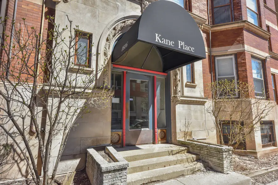 1816 E Kane Pl, Milwaukee, WI 53202 - #2
