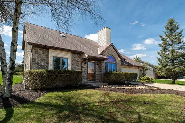 N75W23419 N Ridgeview Cir, Sussex, WI 53089