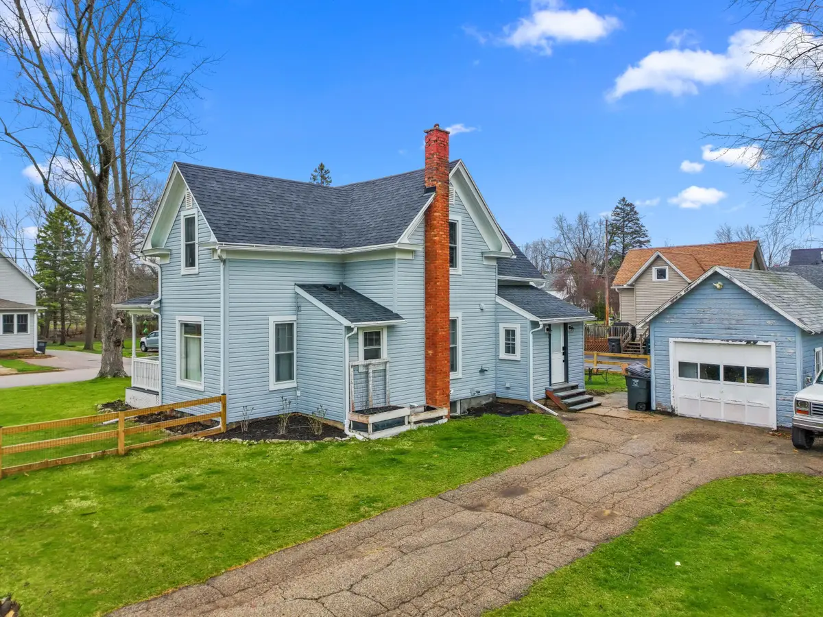 201 Howard St, Walworth, WI 53184 - #1