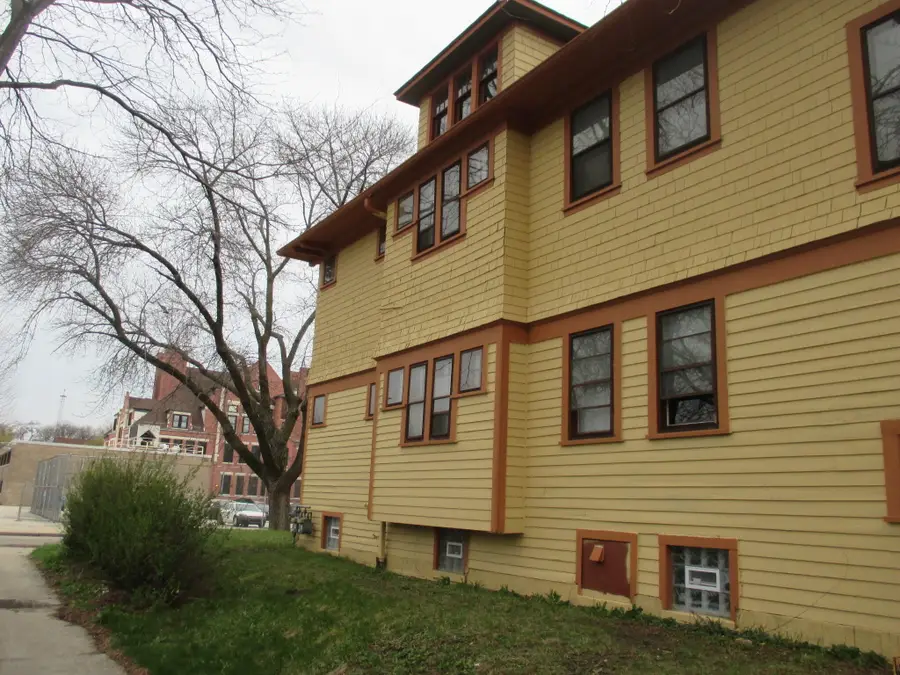 1302 N 26th St, Milwaukee, WI 53205 - #3