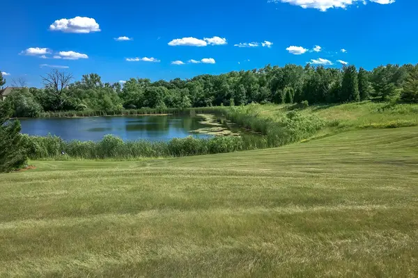 8501 Deerwood Ln S, Franklin, WI 53132