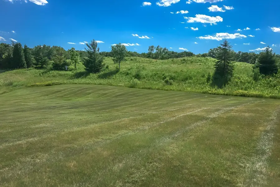 8501 Deerwood Ln S, Franklin, WI 53132 - #2