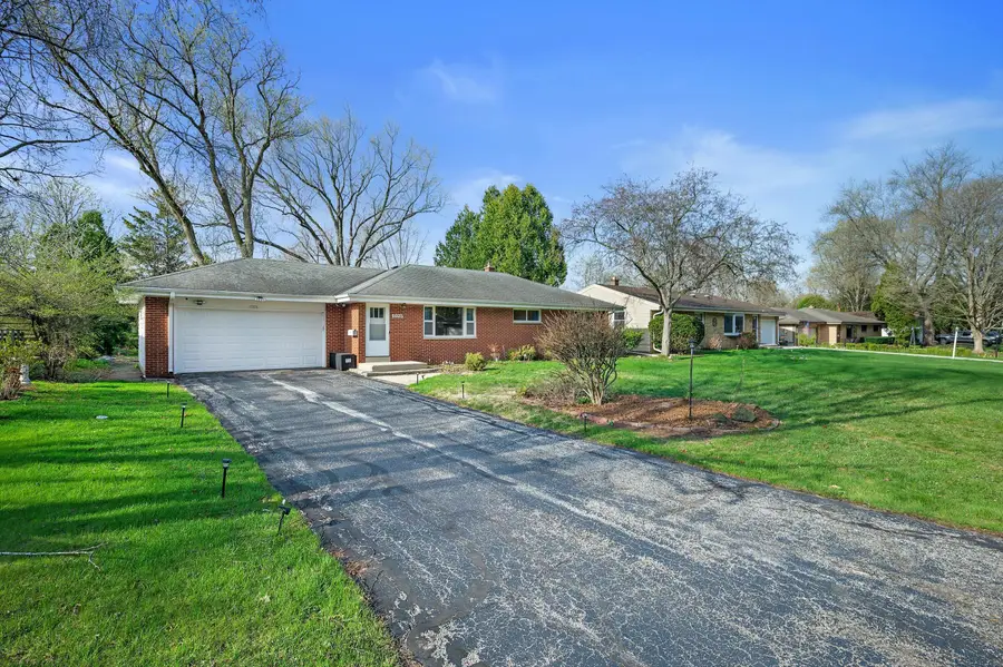 1025 W Riverview Dr, Glendale, WI 53209 - #3