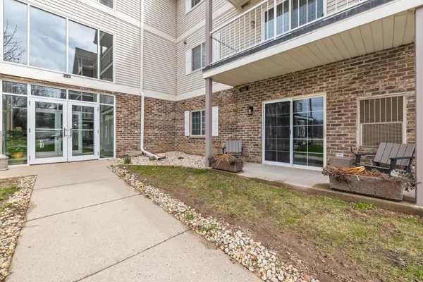 140 W Commerce Blvd, Slinger, WI 53086