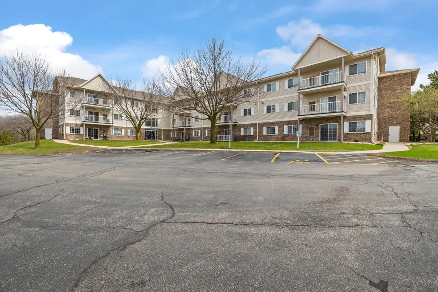 140 W Commerce Blvd, Slinger, WI 53086 - #2