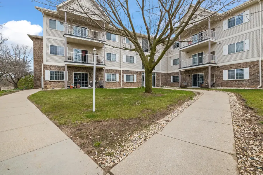 140 W Commerce Blvd, Slinger, WI 53086 - #3