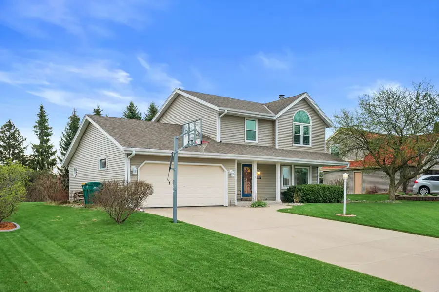 W162N10528 Auburn Ln, Germantown, WI 53022 - #2