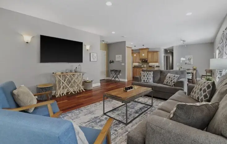 224 E Lloyd St, Milwaukee, WI 53212 - #2