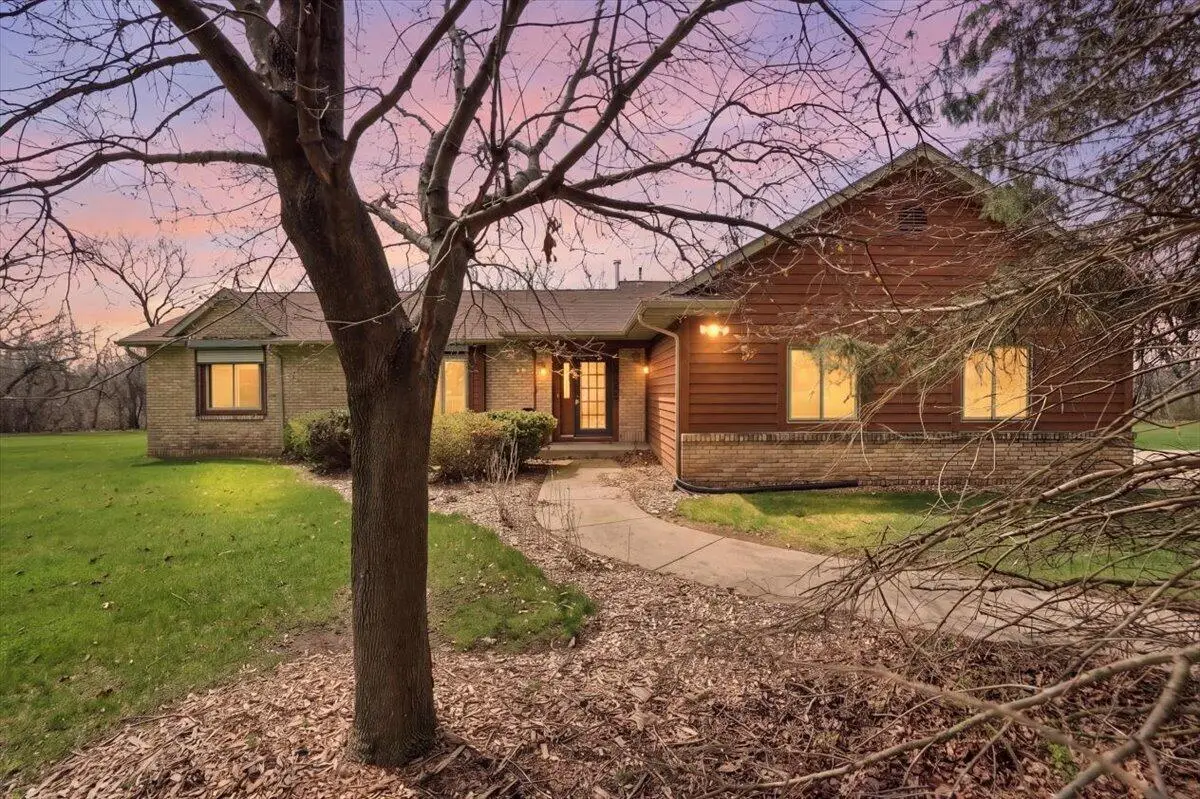 S28W36305 Scuppernong Cir, Ottawa, WI 53118 - #1