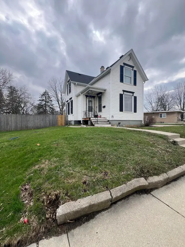 1925 Rapids Dr, Racine, WI 53404