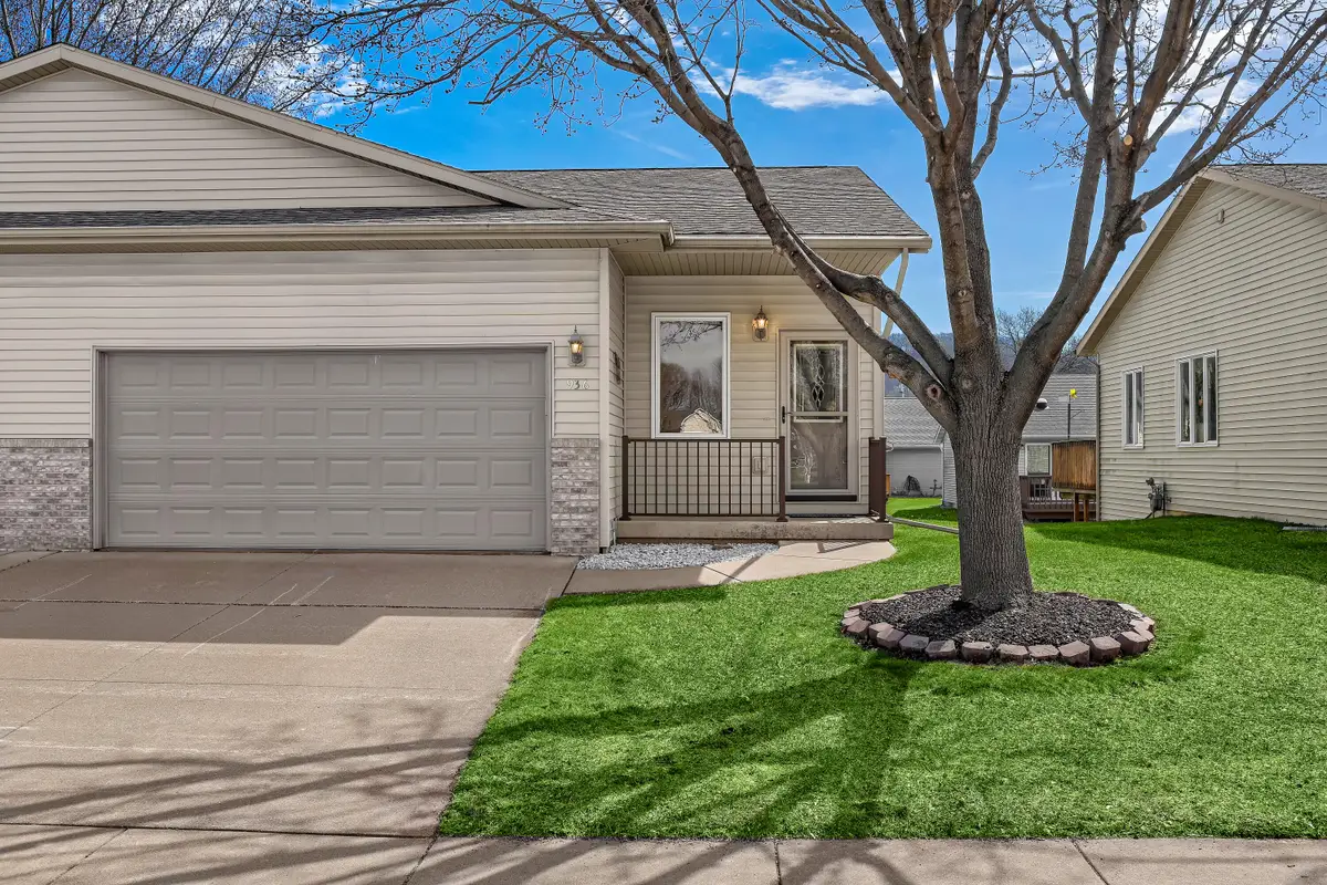 936 8th Ave N, Onalaska, WI 54650 - #1