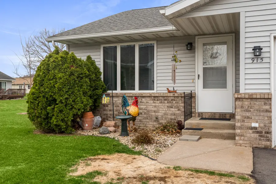 915 10th Ave N, Onalaska, WI 54650 - #2