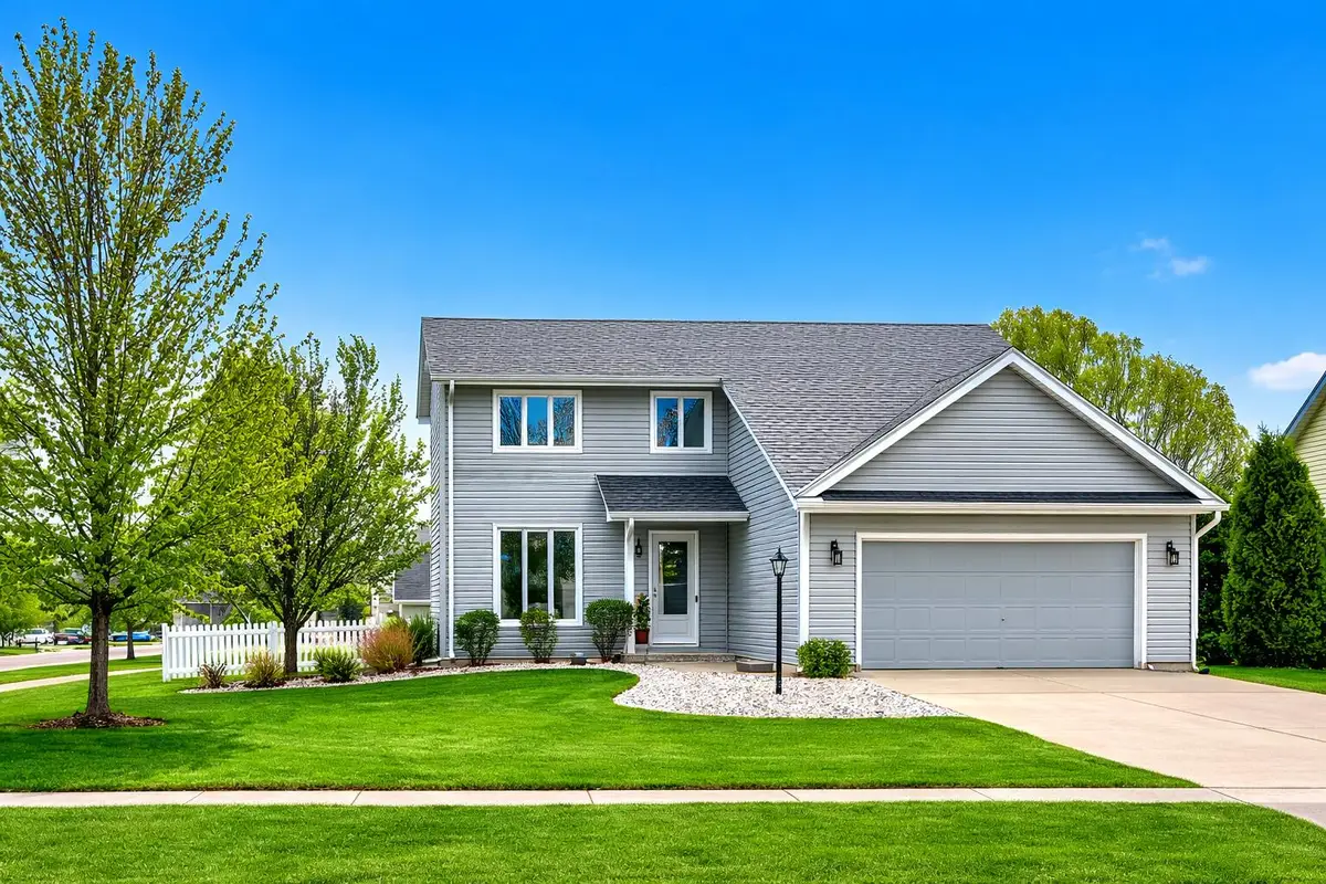 641 Small Farm Rd, Mukwonago, WI 53149 - #1