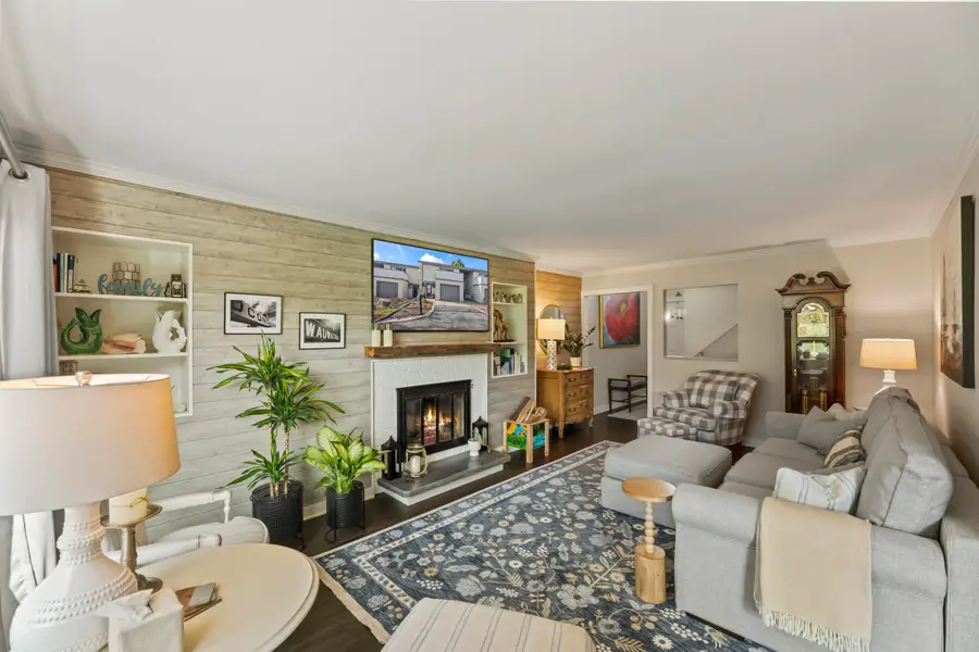 966 Valentine Rd, Oconomowoc, WI 53066 - #2