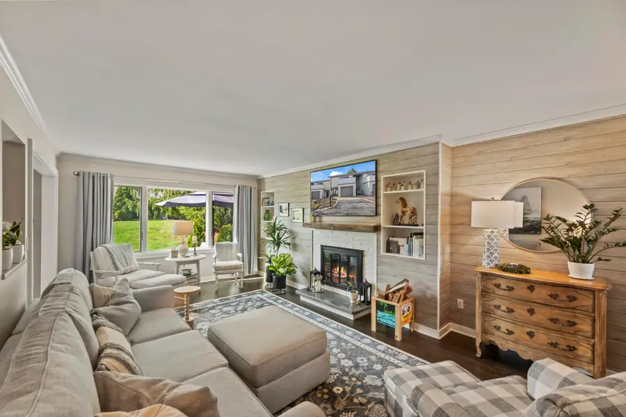 966 Valentine Rd, Oconomowoc, WI 53066 - #3