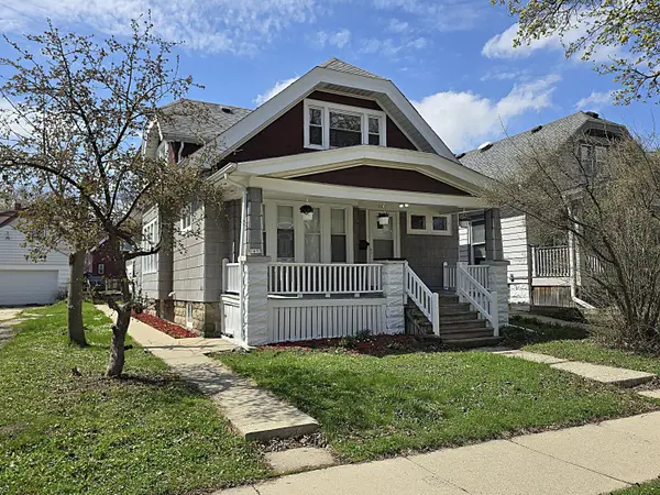 1651 S 58th St, West Allis, WI 53214