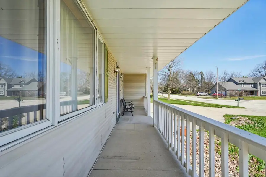 W207N17173 Parkview Dr, Jackson, WI 53037 - #3