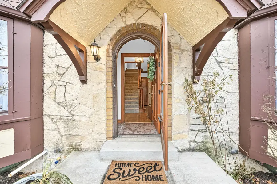 1531 N 60th St, Wauwatosa, WI 53208 - #2