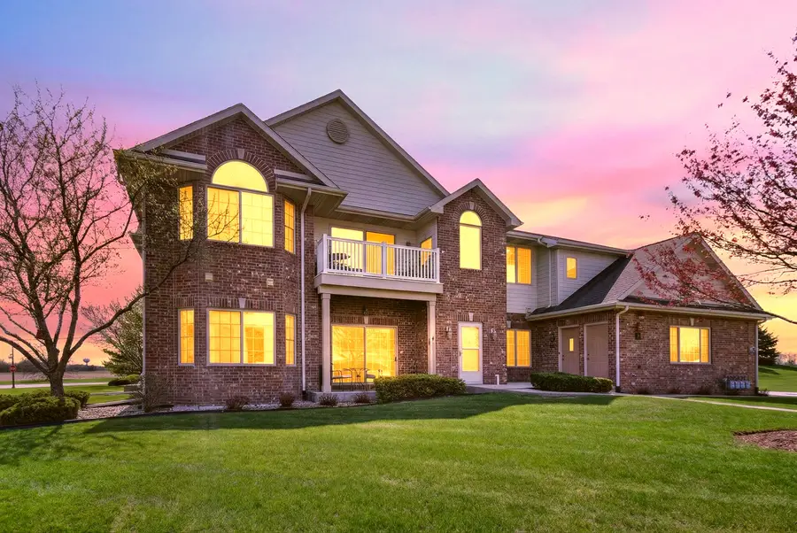 9296 Creekside Cir, Pleasant Prairie, WI 53158 - #2