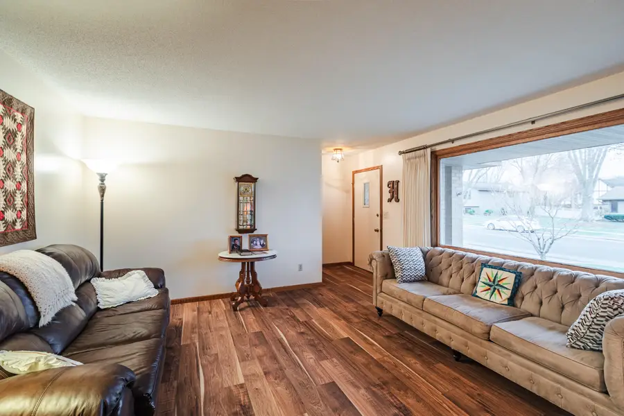 705 Grove St, Onalaska, WI 54650 - #3