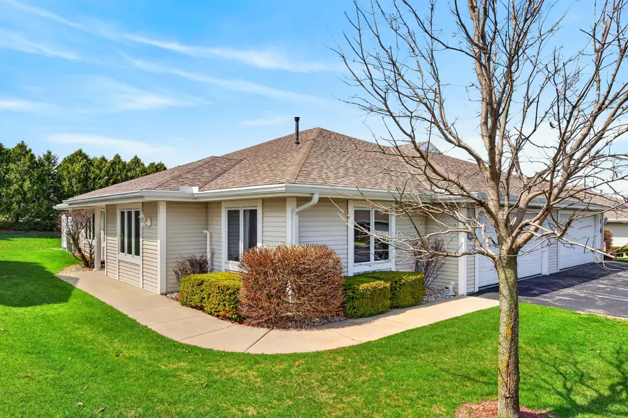 207 Hartford Sq, Hartford, WI 53027 - #2