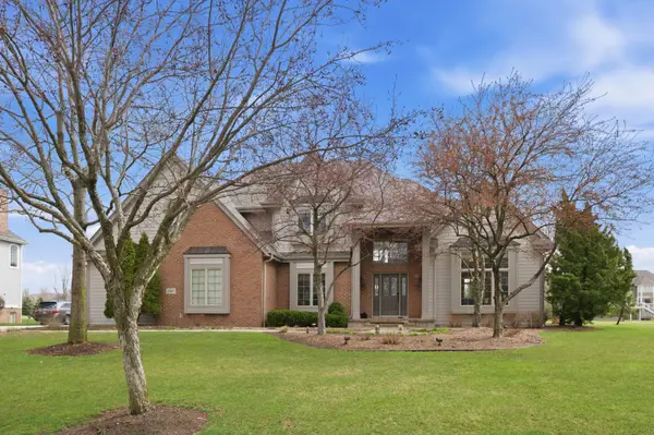 1267 Mary Hill Cir, Hartland, WI 53029