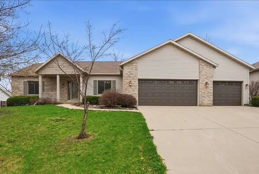 2368 Stonehaven Dr, Sun Prairie, WI 53590 - #2