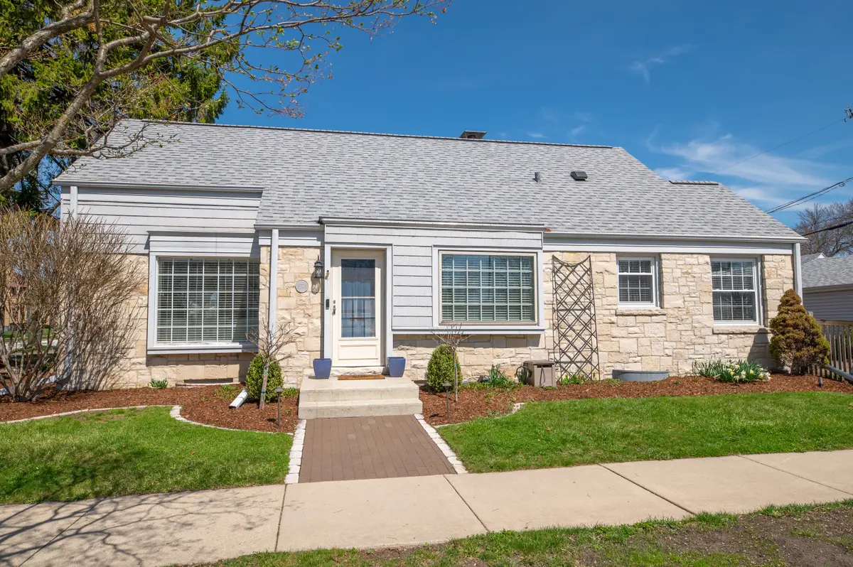 8528 W Meinecke Ave, Wauwatosa, WI 53226 - #1