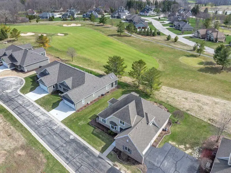 255 Fairway Meadows Ln, Sheboygan Falls, WI 53085 - #2