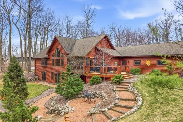 W2147 Hickory Hills Ct, Osceola, WI 53010