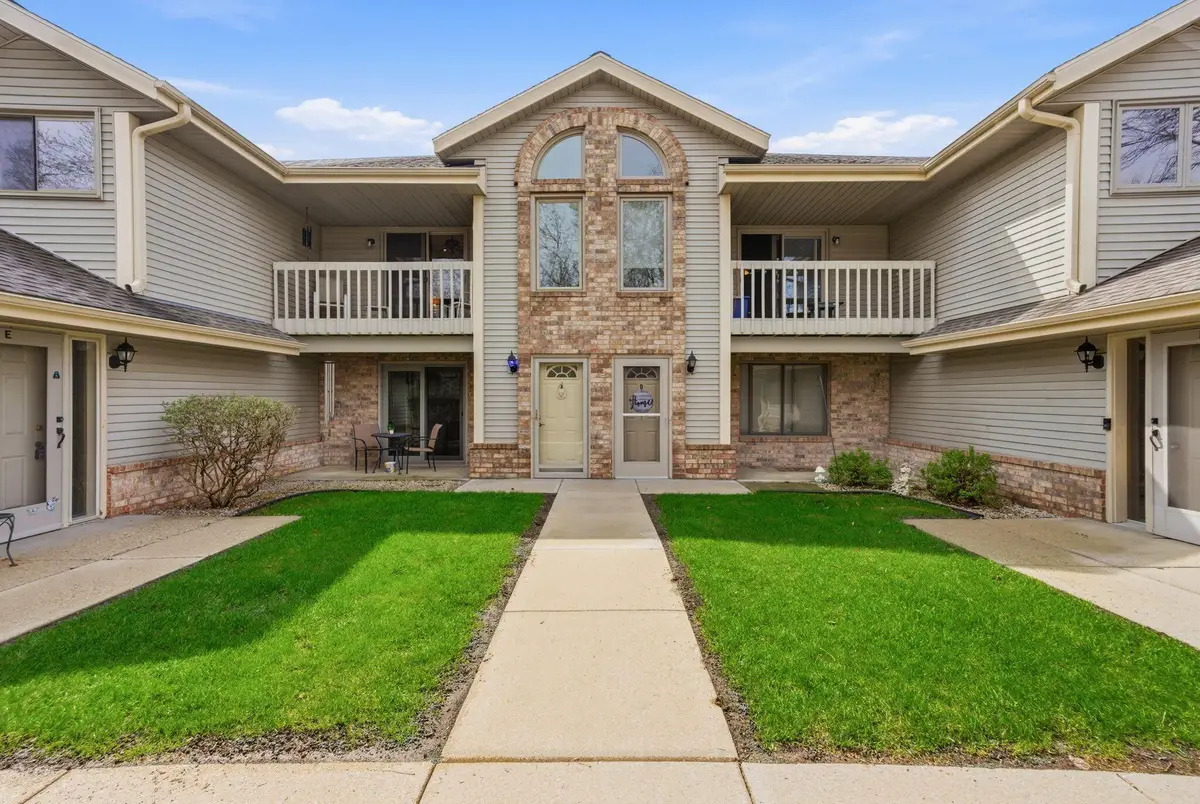 2112 Woodburn Rd, Waukesha, WI 53188 - #1