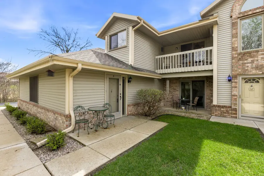 2112 Woodburn Rd, Waukesha, WI 53188 - #2