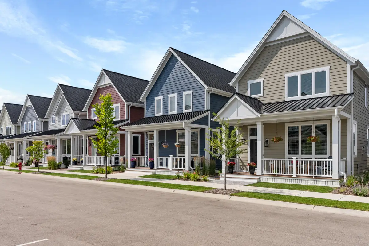 6230 W Fox Crossing Dr, Mequon, WI 53092 - #1